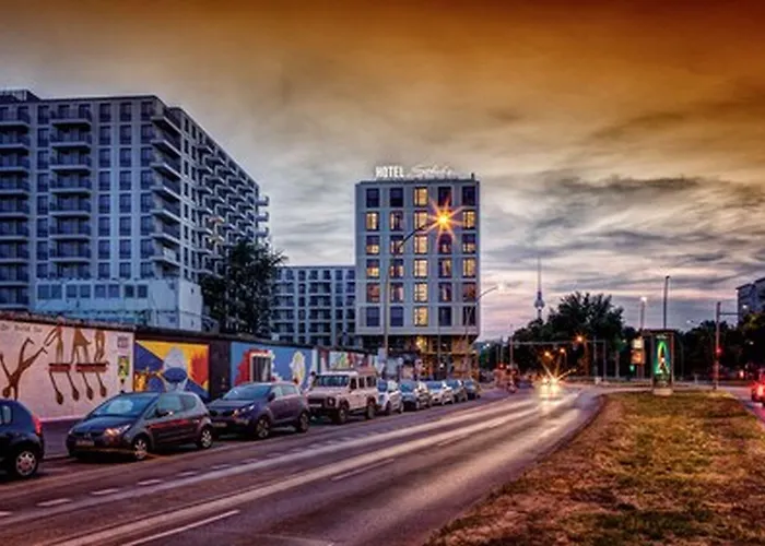 Schulz Hotel Berlin Wall At The East Side Gallery